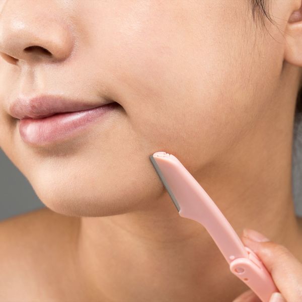 岩槻の床屋ではお顔に生えたムダ毛でお悩みの方に顔そりをご提供します